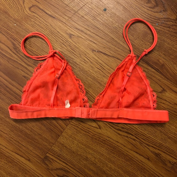 Red lacy bralette - Picture 3 of 3